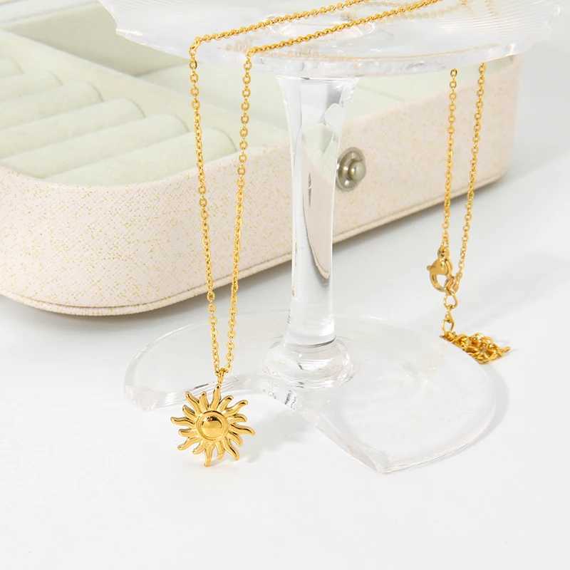 New Tren 18K Gold Plated Stainl Steel Sun Pendant Necklace for Women Waterproof Texture Collar Tren Jewelry GiftXJ250114