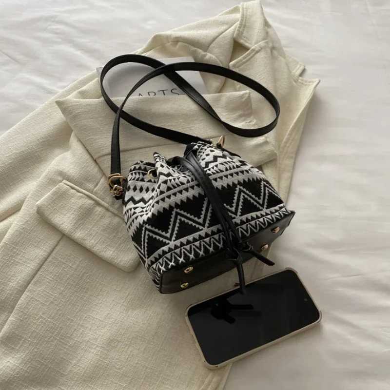 Fi Linen Fabric Bucket Bag Floral Ethnic Style Crossbody Bag Handbag Women Shoulder Bag Luxury Designer Handbag bolsosXJ250121