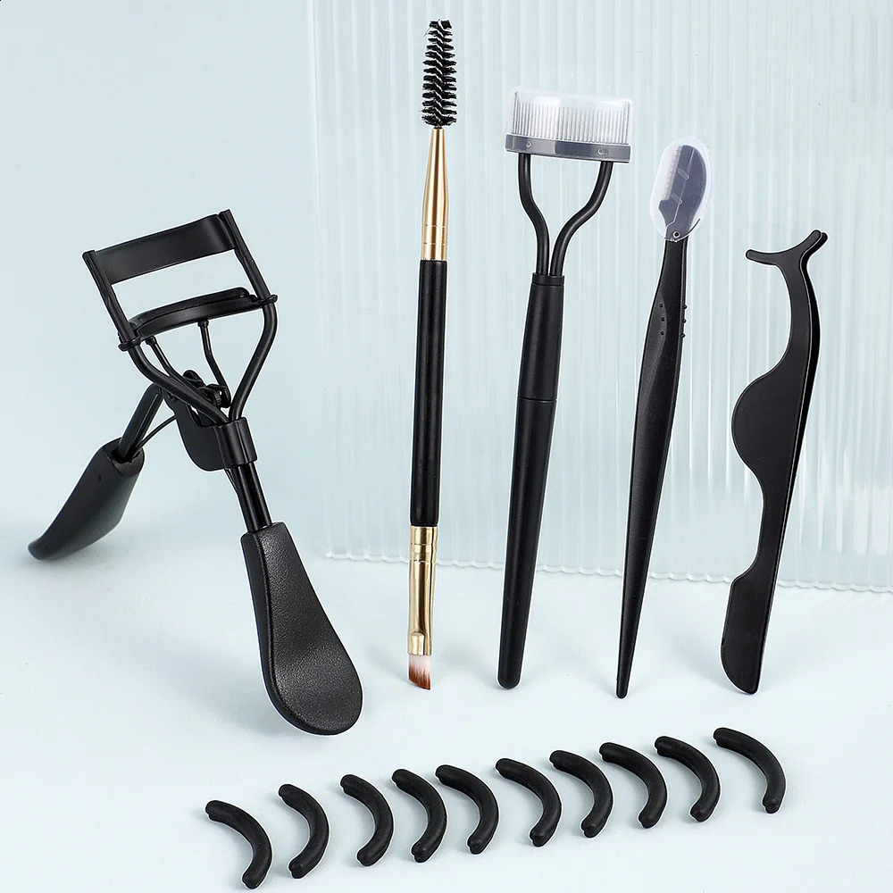 Portable Eyelash Curler with 10 Silicone Pads 1 D oubleendedEy dEy browKni l ashStee lComb 1Eye a shCurle rStain Black Hand 250115