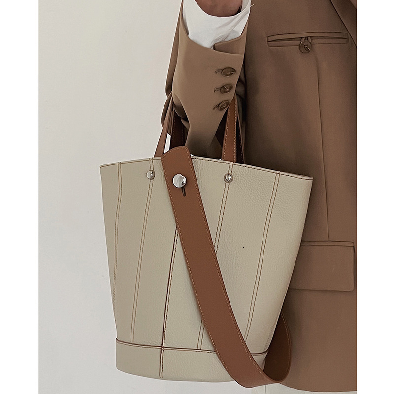 Bag Spring New Top Layer Cowhide Women's Fashionable And Minimalist Bucket Contrasting Color, Large Capacity Crossbody Bag, Leather Shoulder Bag