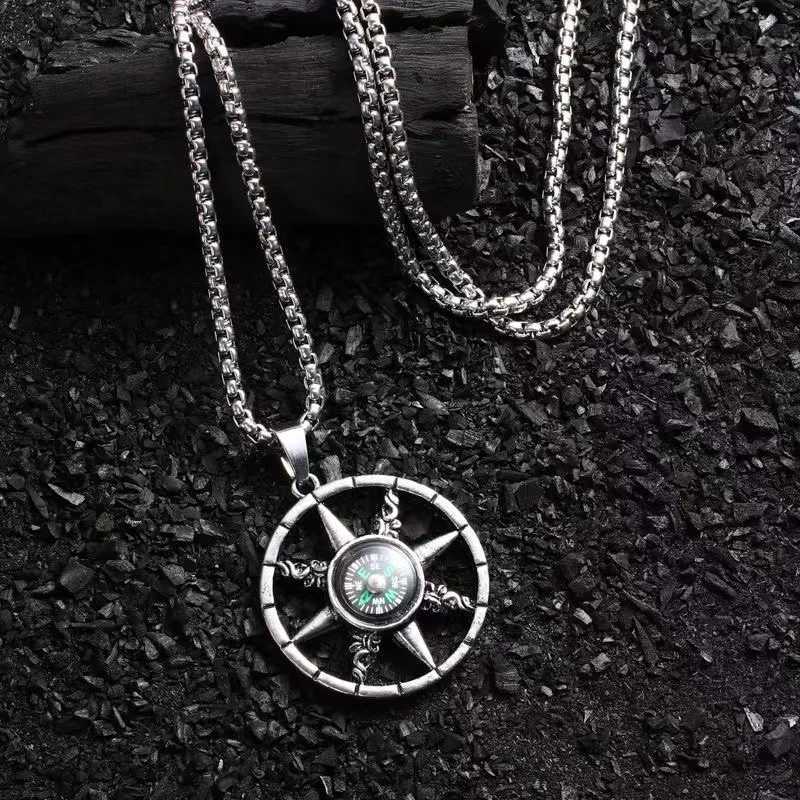 Compass Necklace European and American Mens Versatile Simple Sweater Chain Personalized Hip Hop Pendant Womens Fashion TagXJ250114