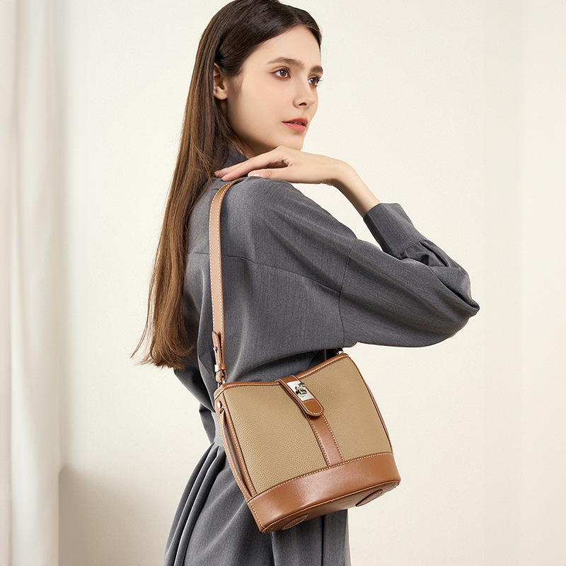Bag Bucket For New 2025 Popular Top Layer Leather Women's Bag, Cowhide Niche Design, Handheld Commuting Crossbody Bag