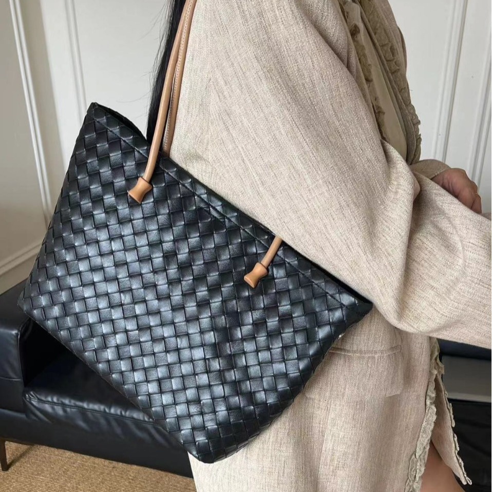 New cowhide woven bag summer, and niche, large capacity genuine leather single shoulder women's bag, armpit high-end feeling for commuting