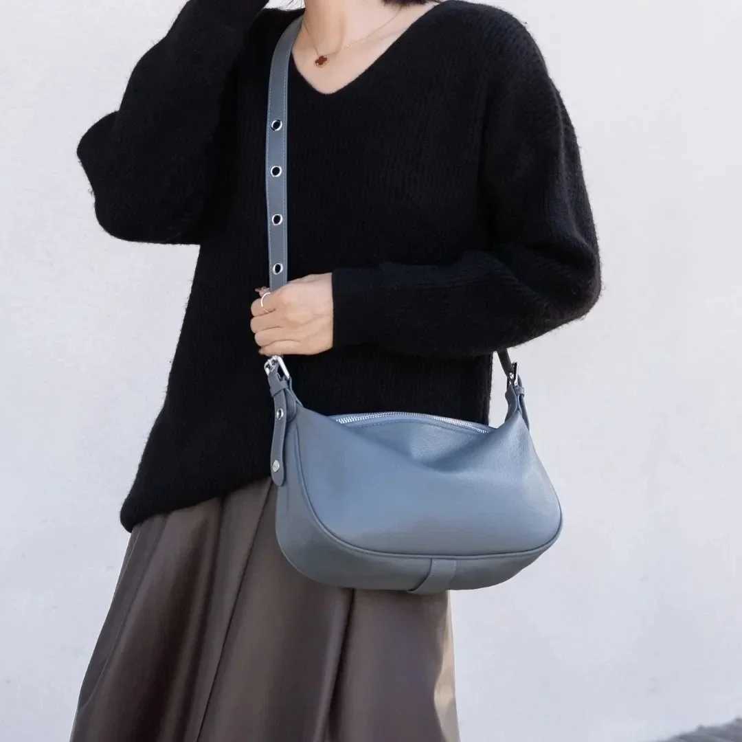 Womens Underarm Shoulder Bag Cow Leather Good Quality Fiable Versatile Commuting Handbag Real Cowhide Lady Crossbody HoboXJ250121