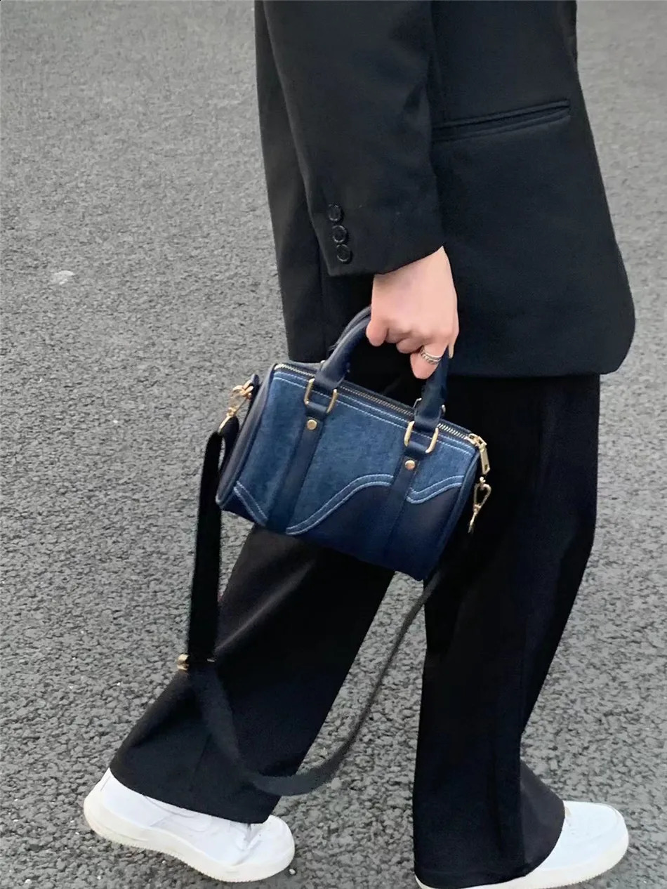Vintage patchwork Cowboy Women handbag and purses small barrel shaped Boston Casual Messenger Bags for female Shoulder Bag blue 250122