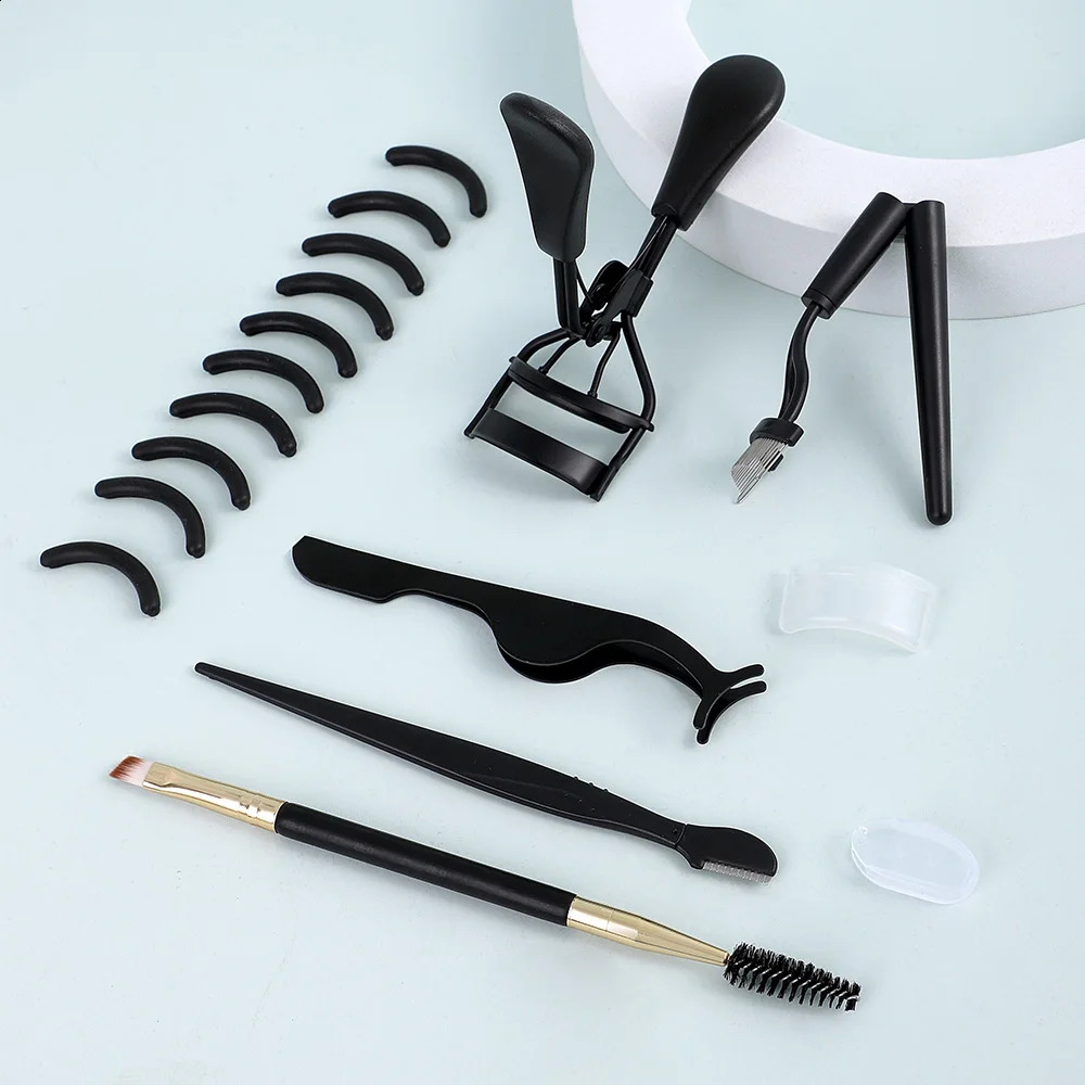 Portable Eyelash Curler with 10 Silicone Pads 1 D oubleendedEy dEy browKni l ashStee lComb 1Eye a shCurle rStain Black Hand 250115