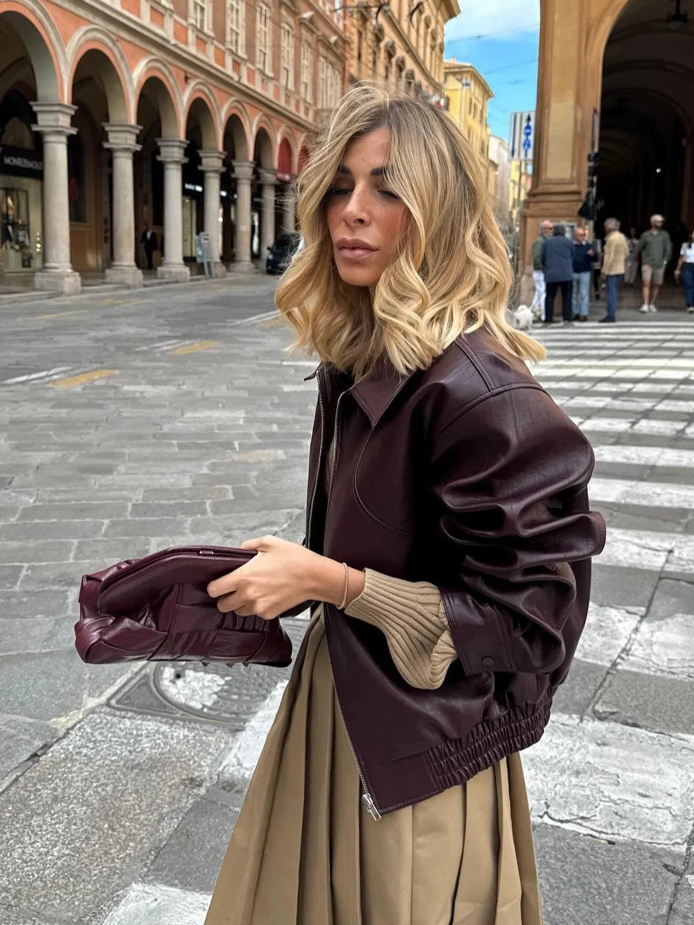 Women Burgundy Lapel Pu Short Leather Jacket Chic Zipper Long Sleeves Pocket Coat Autumn Female Commuting Street Coats 250122