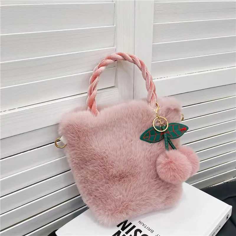New Fi Women Handbags Winter Furry Ladies Soft Plush Cluh Purse Shoulder Bags Fi Female Cherry Pendant Messenger BagXJ250121