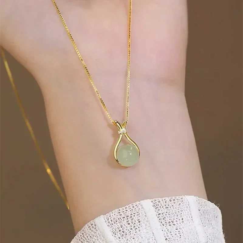 Vintage Pendant Necklaces Womens Luxury Light Green Clavicle Chain Female Trendy Wedding Necklaces Jewelry AccessoriesXJ250121