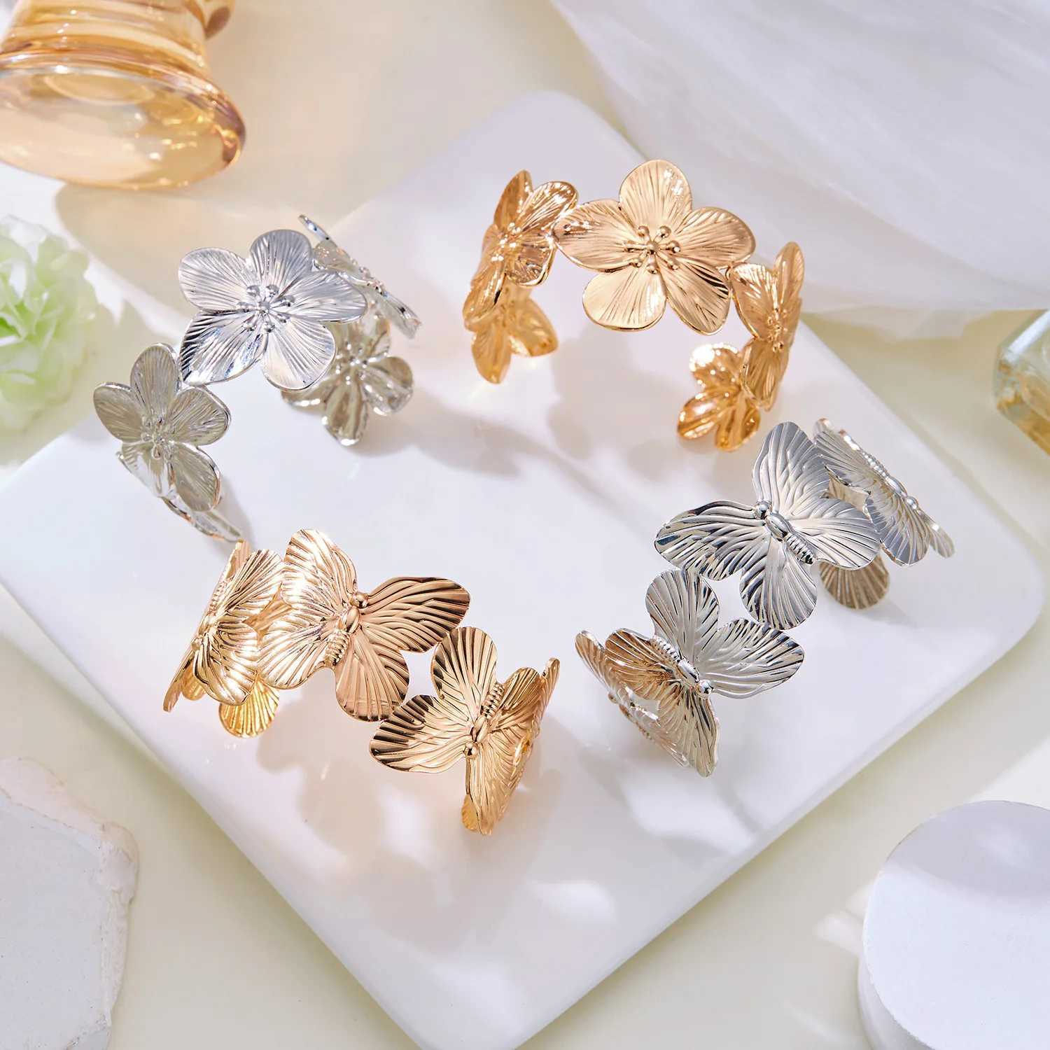 European American Style Gold Color Metal Flower Bracelet for Woman Niche Design Sense Exaggerate Bangle Jewelry Party Accessories W250121