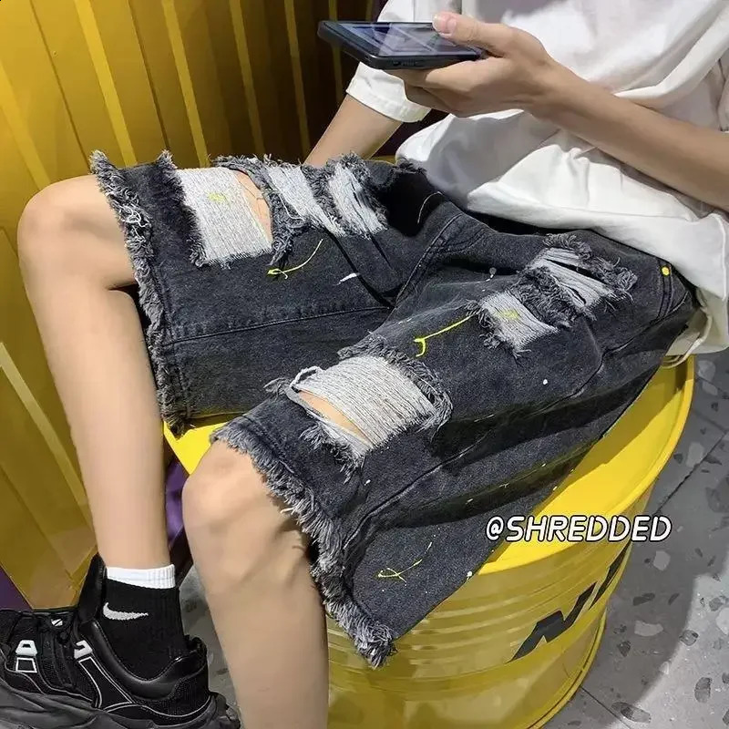 Summer Mens Loose Fit American Style Denim Shorts Trendy Hole Ripped Harajuku MidCalf FiveFifths Pants 250121