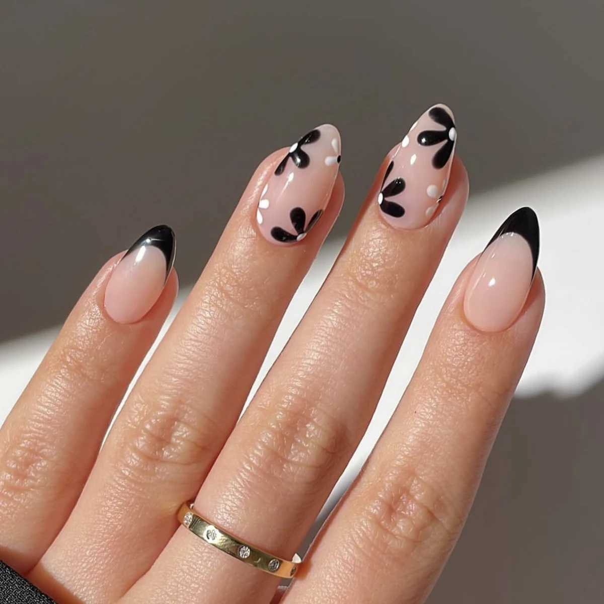 Women Girls 24Pcs Short Pink French Style Water Droplets Black White Small s Simple Versatile Nail Art Fake Nails SetW250120