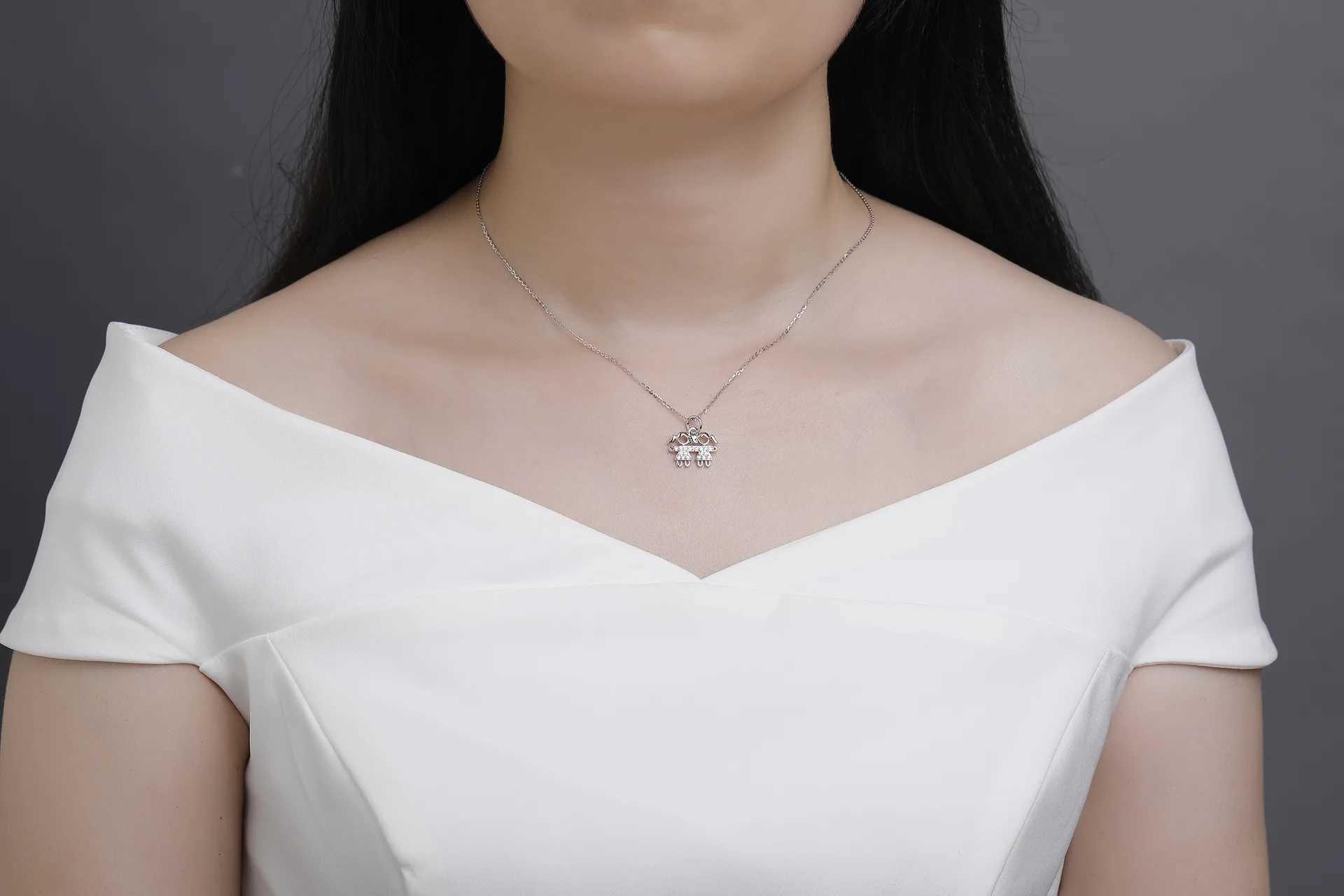 2023 Jan and South Korea 925S Sterling Silver Simple Two Little Girls Set with Diamonds Pendant Collar Chain Junior NecklaceXJ250114