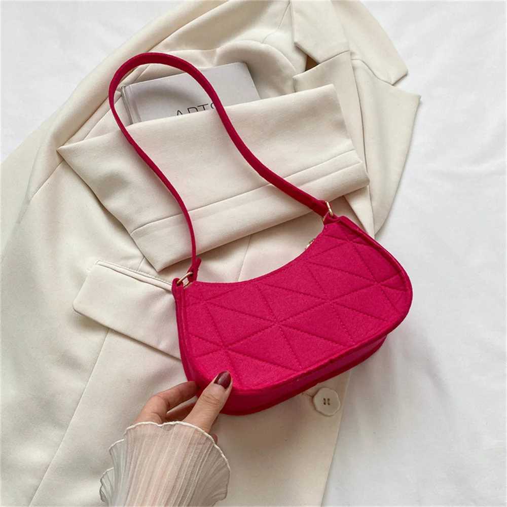 Trendy Felt Shoulder Bags For Women WomenS Subaxillary Bag Design Advanced Texture Armpit Handbags Purses Crescent Saddle BagXJ250121