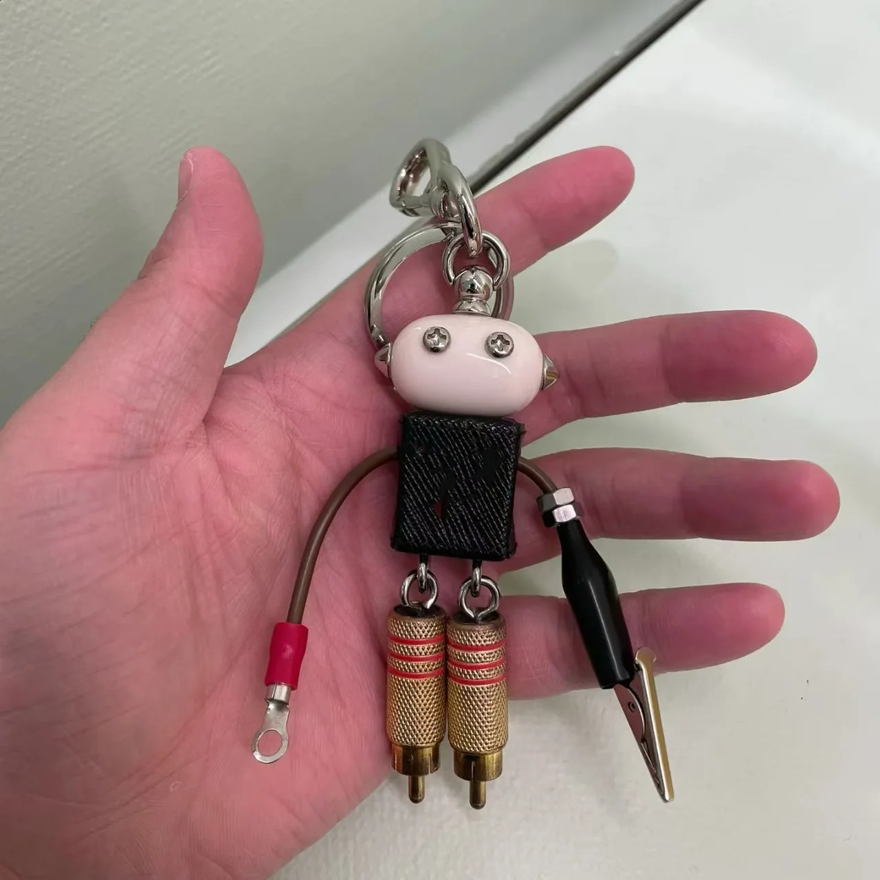 Robot pendant keychain leather bag hanging paired with artifact enamel triangle emblem hanging decoration250114