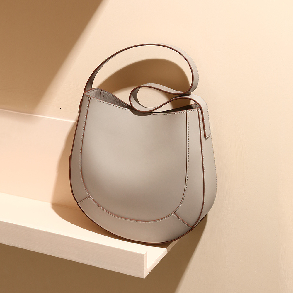 Bag New Light Luxury Genuine Leather Sherry With Niche Design, Large Capacity Tote Bag, Simple Style, Fashionable Commuting Shoulder Bag