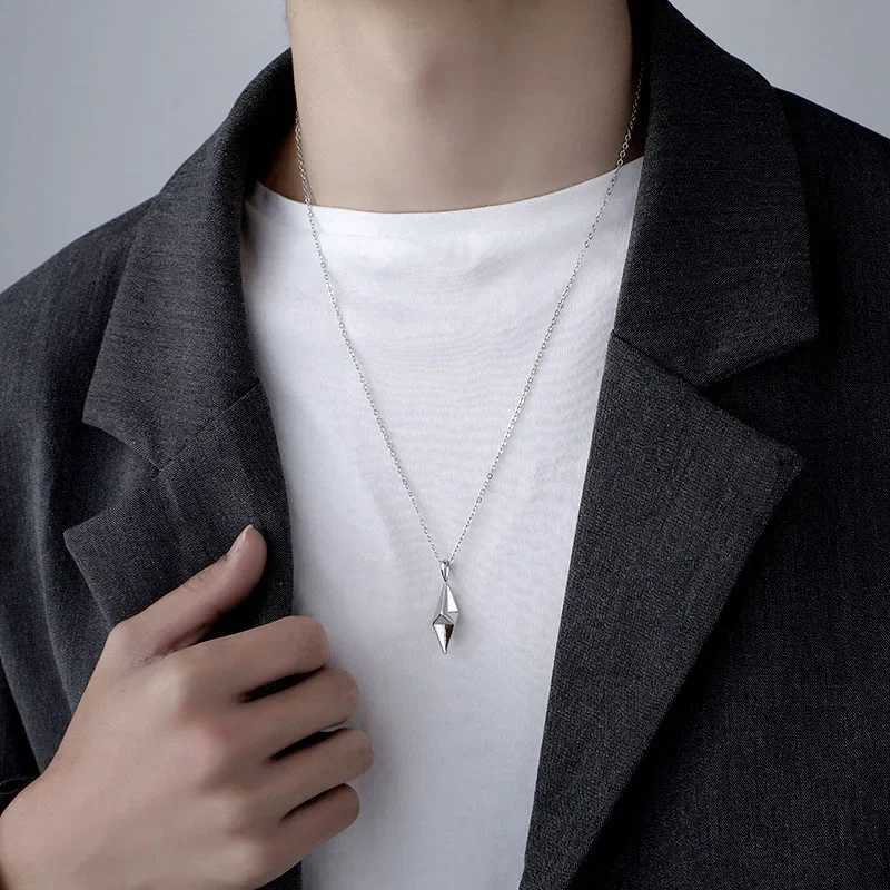 3D Thunder Lighting Pendant Necklace for Men Women Stainless Steel Neck Chains Geometric Rhombic Charm Hip Hop Sweater NecklaceXJ250121