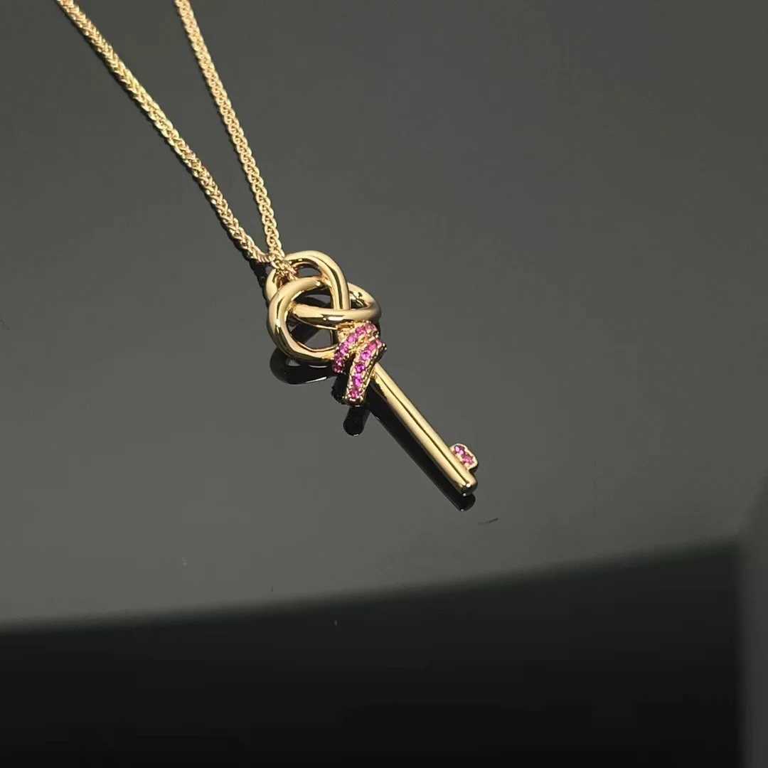 Female French Diamond Set Rose Gold Rope Knot Key Necklace 2024 New European and American Classic Retro Trend 925 Pure SilverXJ250114