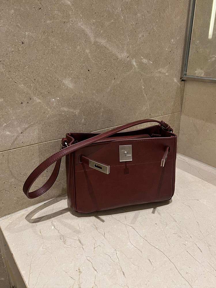 Bag Shallow Leather Armpit High-End And Niche Design, Versatile Commuting Single Shoulder Crossbody Bag, Medium Size