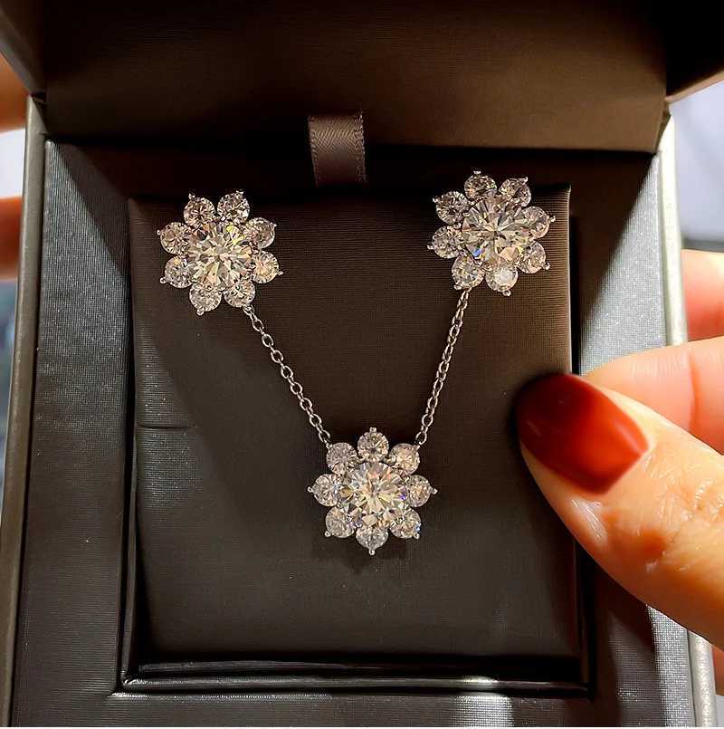 COSFIX Moissanite Necklace For Women 1 CT D Color VVS1 Excellent Cut Round Diamond Sunflower Pendant Necklace 925 Silver JewelryXJ250114