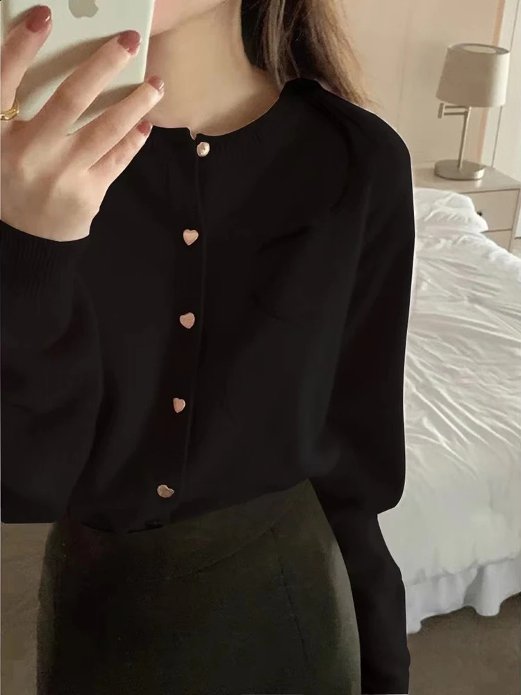 Knitted Cardigan Womens Spring Autumn Gentle Style Short Single Breasted Heart Button Sweet Sweater Coat Versatile 250117