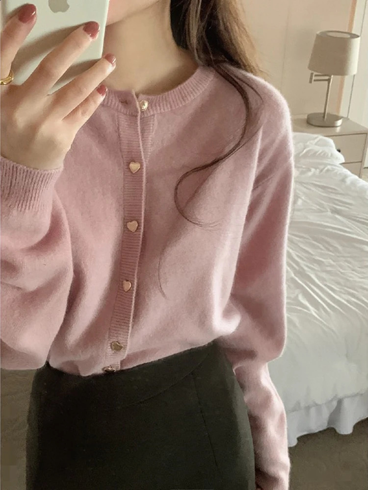 Knitted Cardigan Womens Spring Autumn Gentle Style Short Single Breasted Heart Button Sweet Sweater Coat Versatile 250117