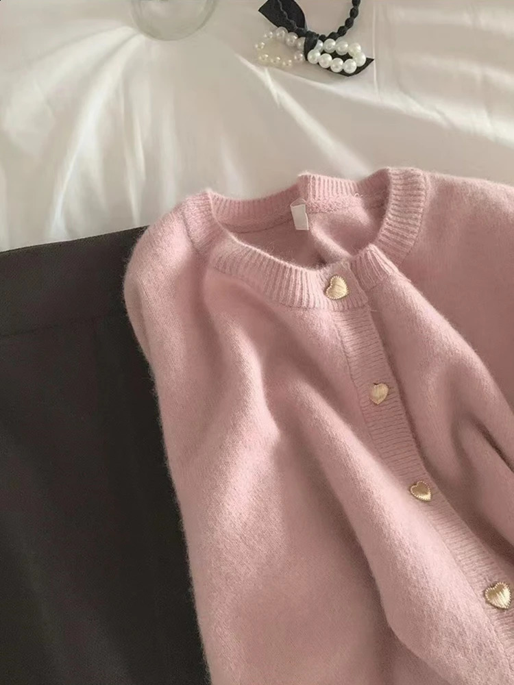 Knitted Cardigan Womens Spring Autumn Gentle Style Short Single Breasted Heart Button Sweet Sweater Coat Versatile 250117