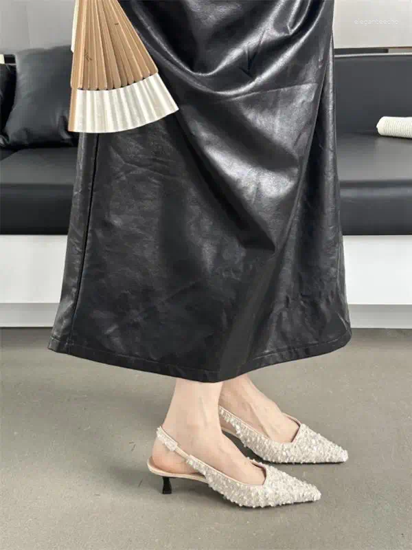 2025 S Fashion Designer Sandals Clear Heels Comfort Shoes For Women High Female Bg Pointed Heeled Girls Beige Closed Bright
