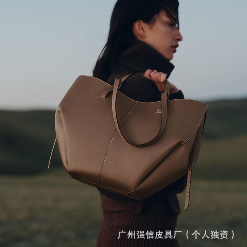 Genuine leather POEIVE high-quality large capacity shopping one shoulder tote, wing shaped women's bag, pleated bag