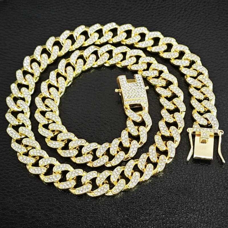 Ladies Mens Hip Hop Diamond Sparkle Necklace 12mm Wide Square Diamond Cuban Chain Cold Diamond Fashion Trend AccoriesXJ250114