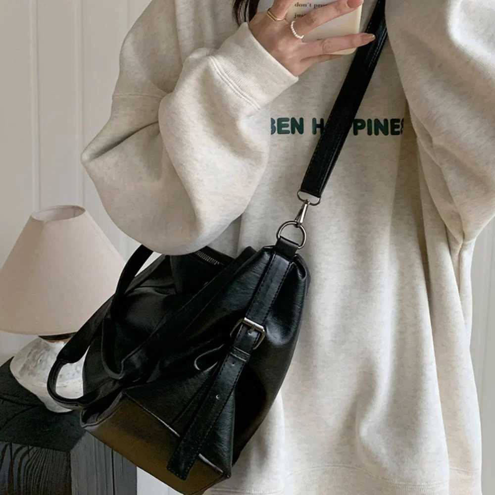 Large Capacity Black Shoulder Bags For Women Large Shopper Bag Solid Color Soft Leather Crossbody Handbag Lady Travel Tote BagXJ250121
