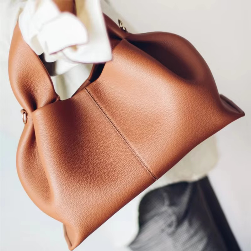 Women's Handbag 2025 New Autumn And Winter High-End Designer Lychee Pattern Cloud Shoulder Crossbody Bag