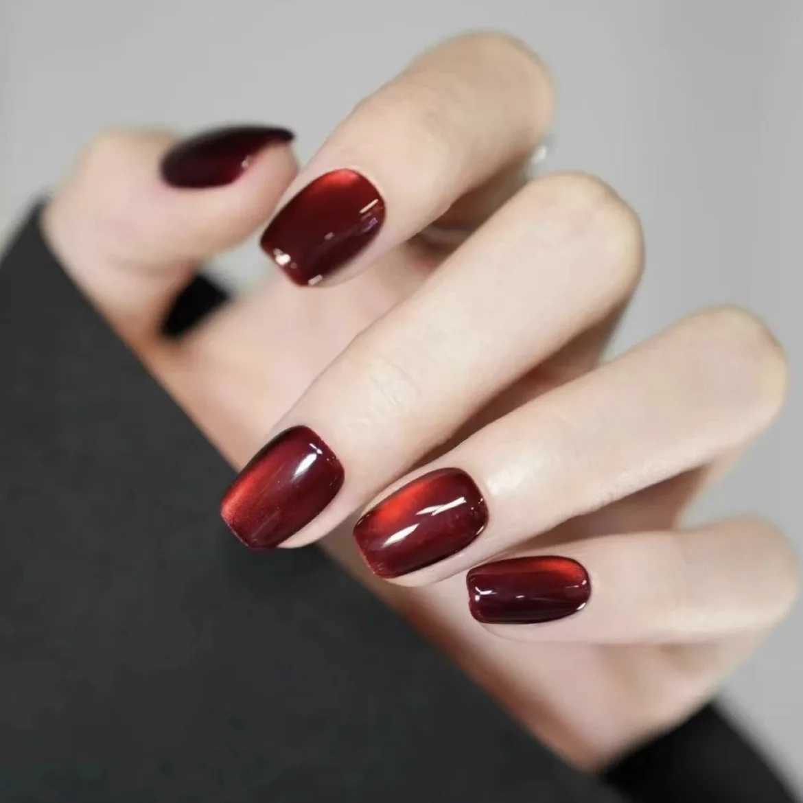 30 pcs Red Magnet Cat Eye Fake Nails Almond In Coffin Glossy False Nails Square Fake Nails Reusable Full Cover Nail TipsW250120
