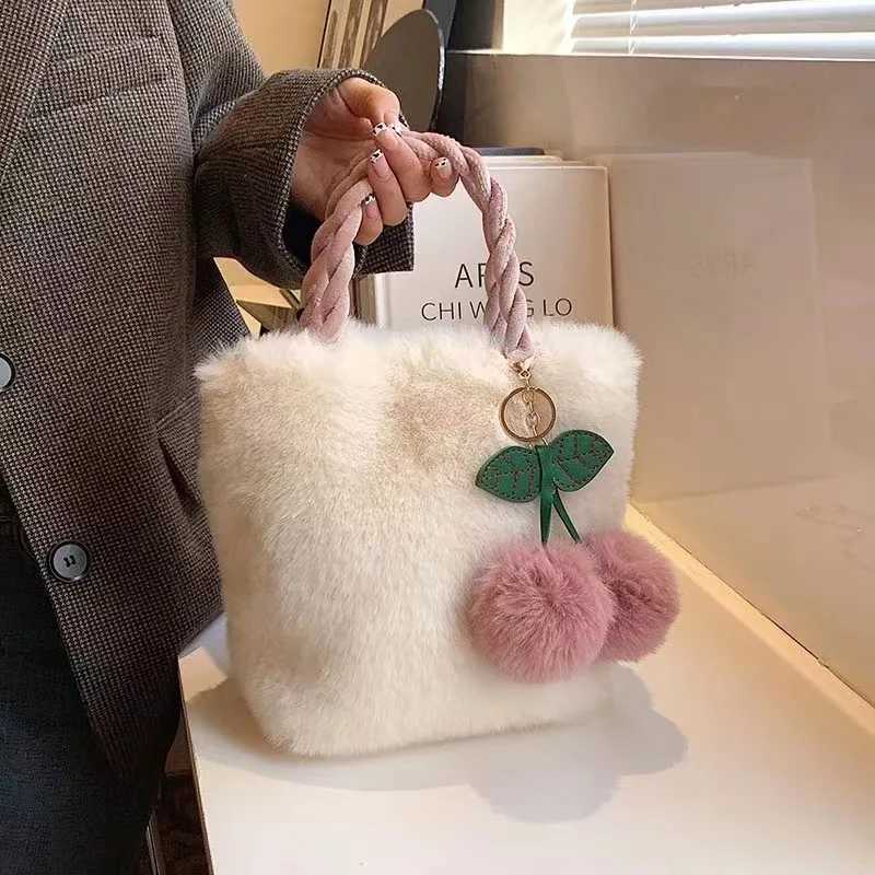 New Fi Women Handbags Winter Furry Ladies Soft Plush Cluh Purse Shoulder Bags Fi Female Cherry Pendant Messenger BagXJ250121