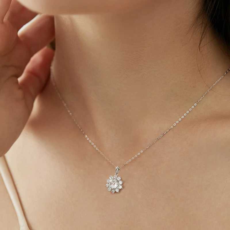 J 0.5-1CT Snowflake Certified Moissanite Diamond Pendant Wedding Necklace For Women Real 925 Sterling Silver Hot Sale JewelryXJ250114