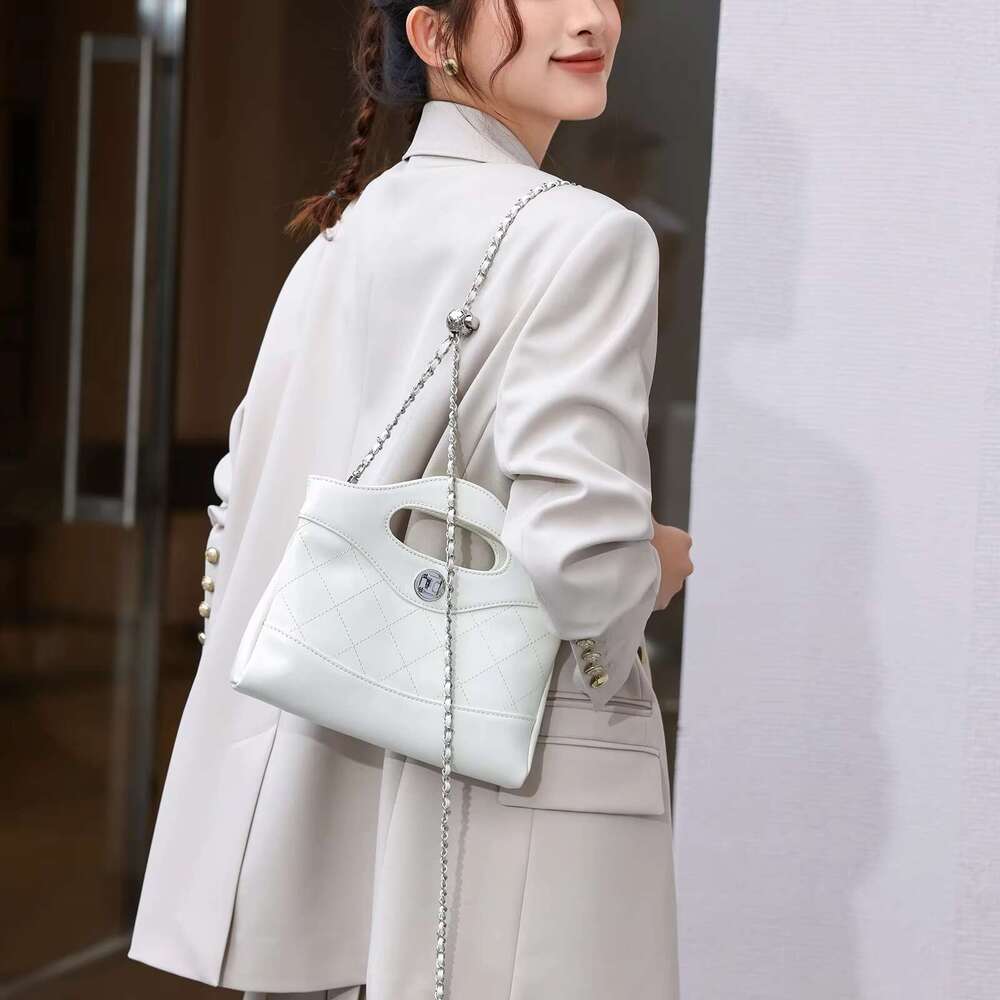 MIYA GARDEN Women's Shoulder Spring New Oil Waxed Leather Handbag Fashion Dia Lattice Chain Slanting Cross Bag