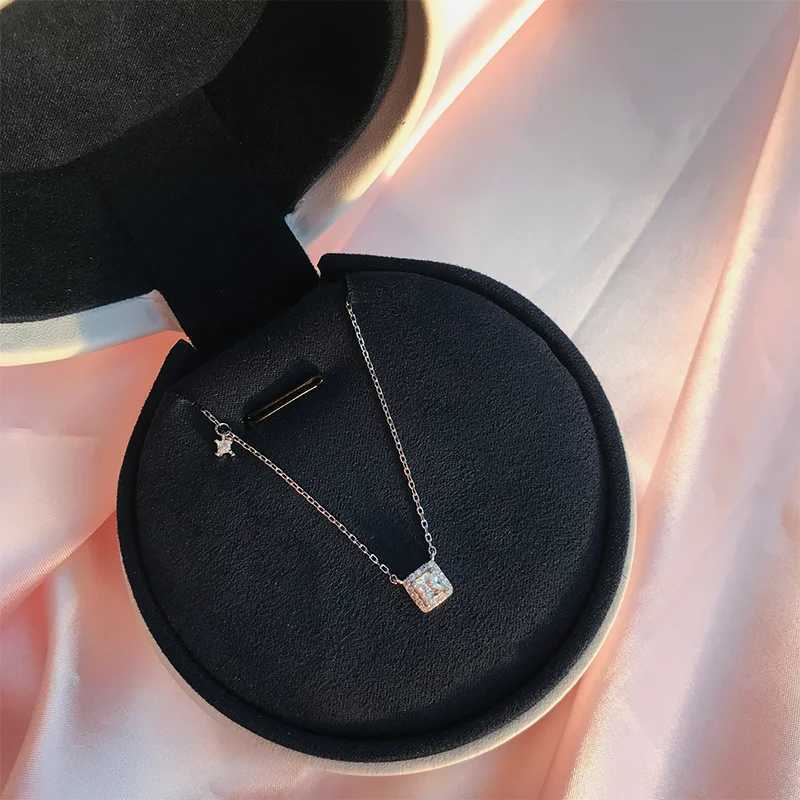925 Sterling Silver Small Square Diamond Pendant Necklace Women Simple Fashion Shiny Clavicle Chain Wedding Jewelry Party GiftXJ250114