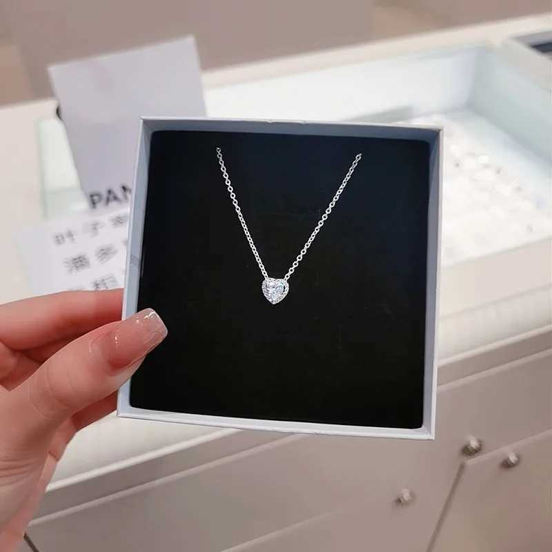 2025 Top selling Womens 925 Pure Silver Luxury Classic Jewelry Full Diamond Necklace Boutique Gift Free ShippingXJ250114