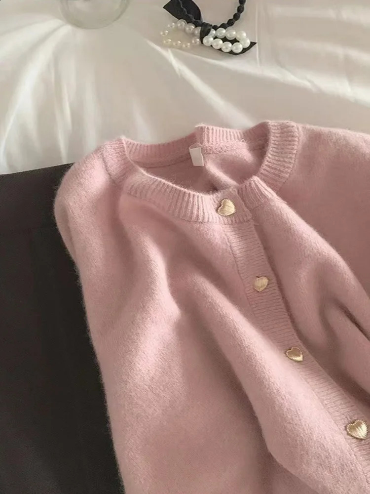 Knitted Cardigan Womens Spring Autumn Gentle Style Short Single Breasted Heart Button Sweet Sweater Coat Versatile 250117