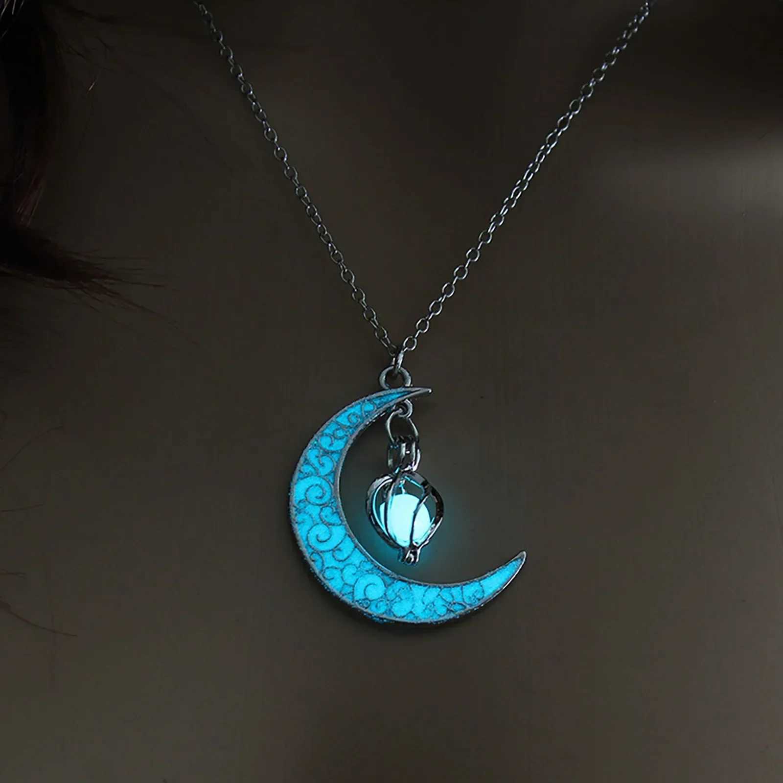Womens Teen Girls Luminous Moon Necklace Moon Pendants Chain Choker Glow in The Dark Necklace Jewellery Gifts XJ250121
