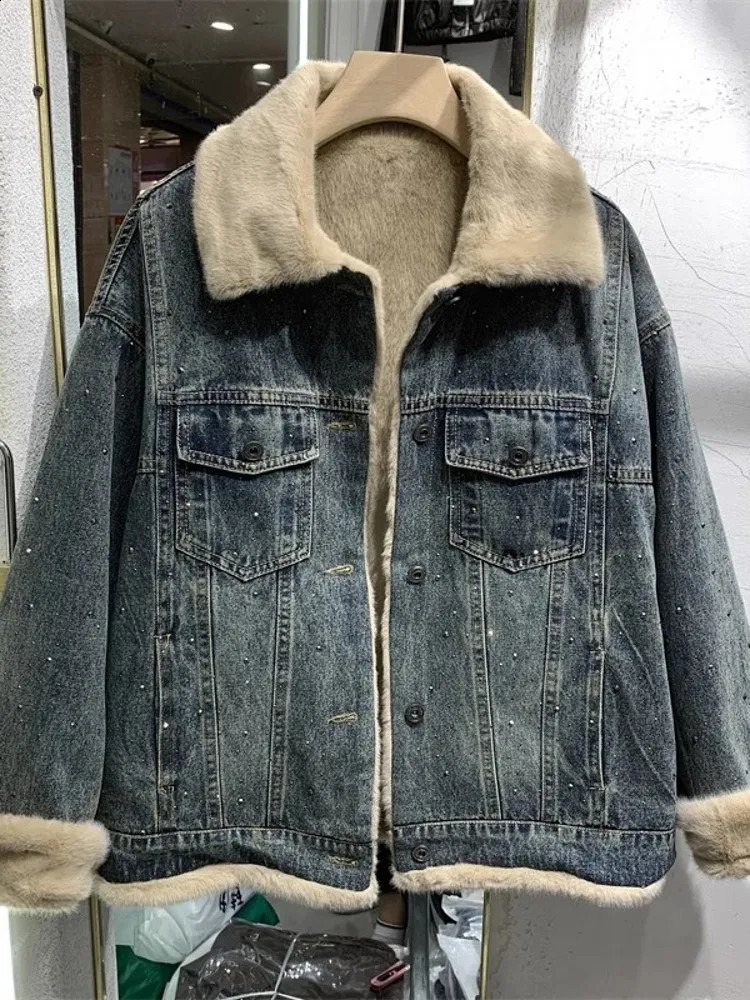 Women Winter Thick Fleece Lining Denim Jacket Loose Fit Diamonds Studded Coat Thick Overcoat friend Style Casual Jacket 250121
