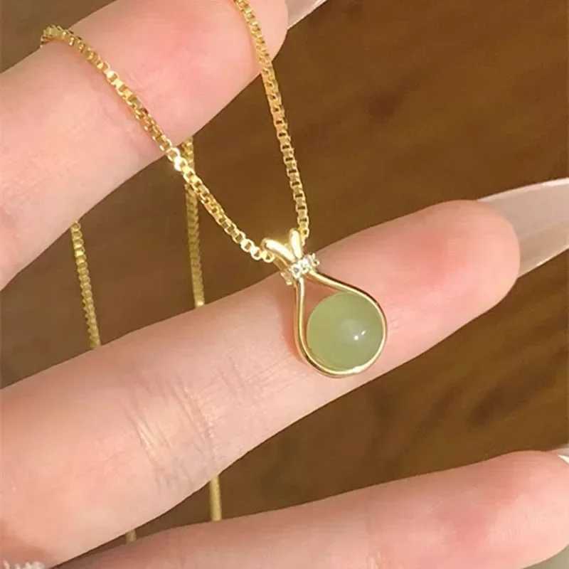 Vintage Pendant Necklaces Womens Luxury Light Green Clavicle Chain Female Trendy Wedding Necklaces Jewelry AccessoriesXJ250121