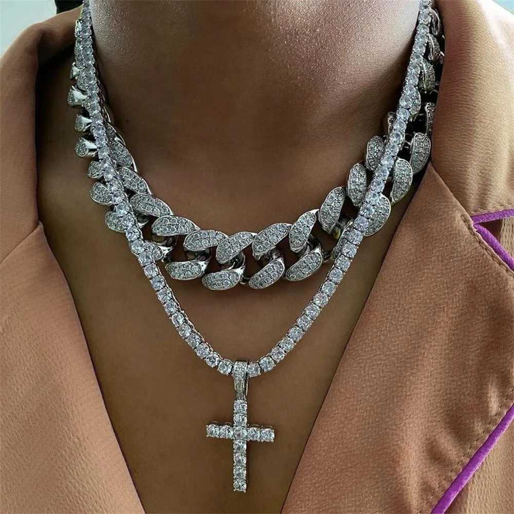 Punk Hip Hop Rhinestone Cross Pendant Necklace for Women Men Bling Iced Out Crystal Chain Choker Necklace Jewelry On The NeckXJ250121