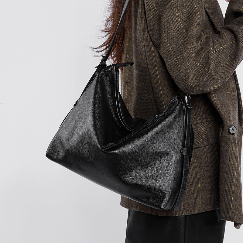 Bag Genuine Leather Women's Autumn 2025 New Style High-End Female Niche Single Shoulder Armpit Fashion Crossbody Bag