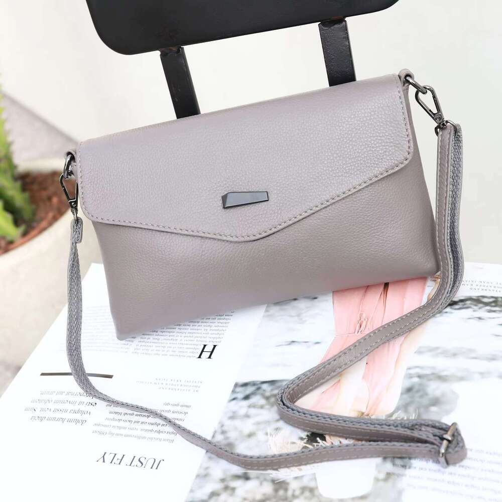 2023 Women's Messenger Fashion Envelope New Shoulder Handbag Soft Leather All-Match Small Bag