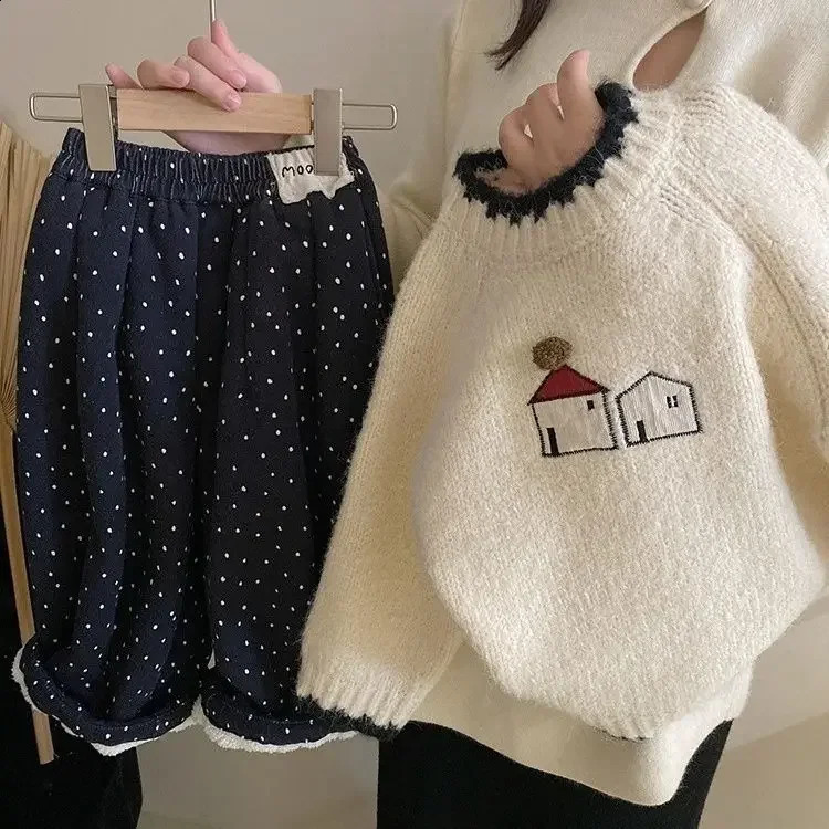 Baby Girls Sets Cartoon Thicken Knitted Sweater Fleece Dot Casual Pants Autumn Winter Style Childrens Two Piece 250117