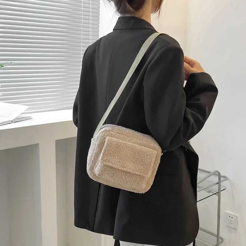 New Plush Fabric Womens Shoulder Crossbody Bag Small Fi Lambs Wool Fluffy Fur Winter Female Bag Designer HandbagsXJ250121