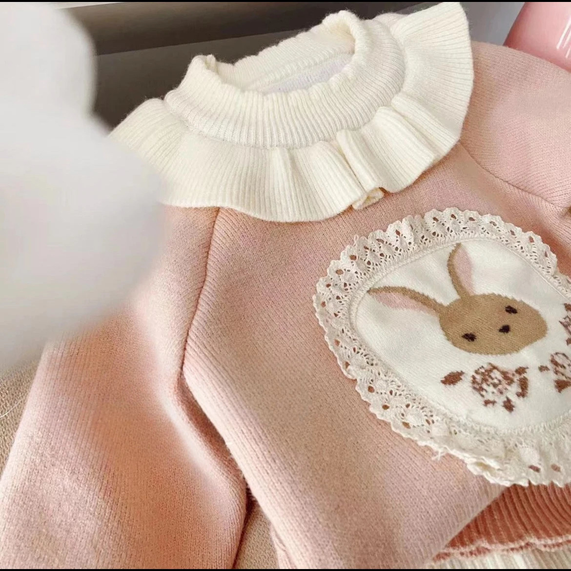 Kids Girls Cute Sweater Sets Ruched Oneck Rabbit Print Knitting ShirtElastic Waist Beige Split Fleece Pants Two Pieces Suits 250117