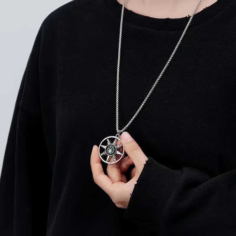 Compass Necklace European and American Mens Versatile Simple Sweater Chain Personalized Hip Hop Pendant Womens Fashion TagXJ250114