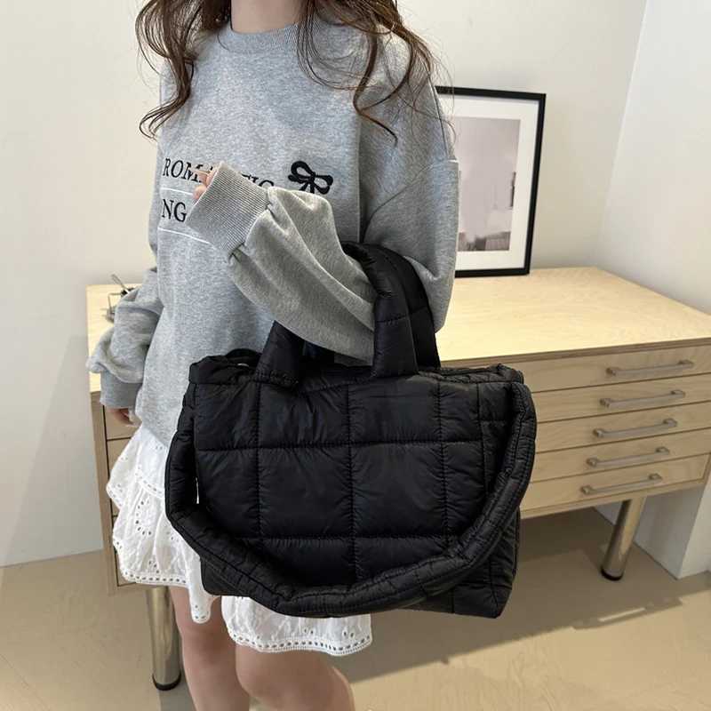 Women Quilted Plaid Handbag Large Capacity Quilted Top Handle Bag Solid Color Puffy Shoulder Bag Female Travel BagXJ250121